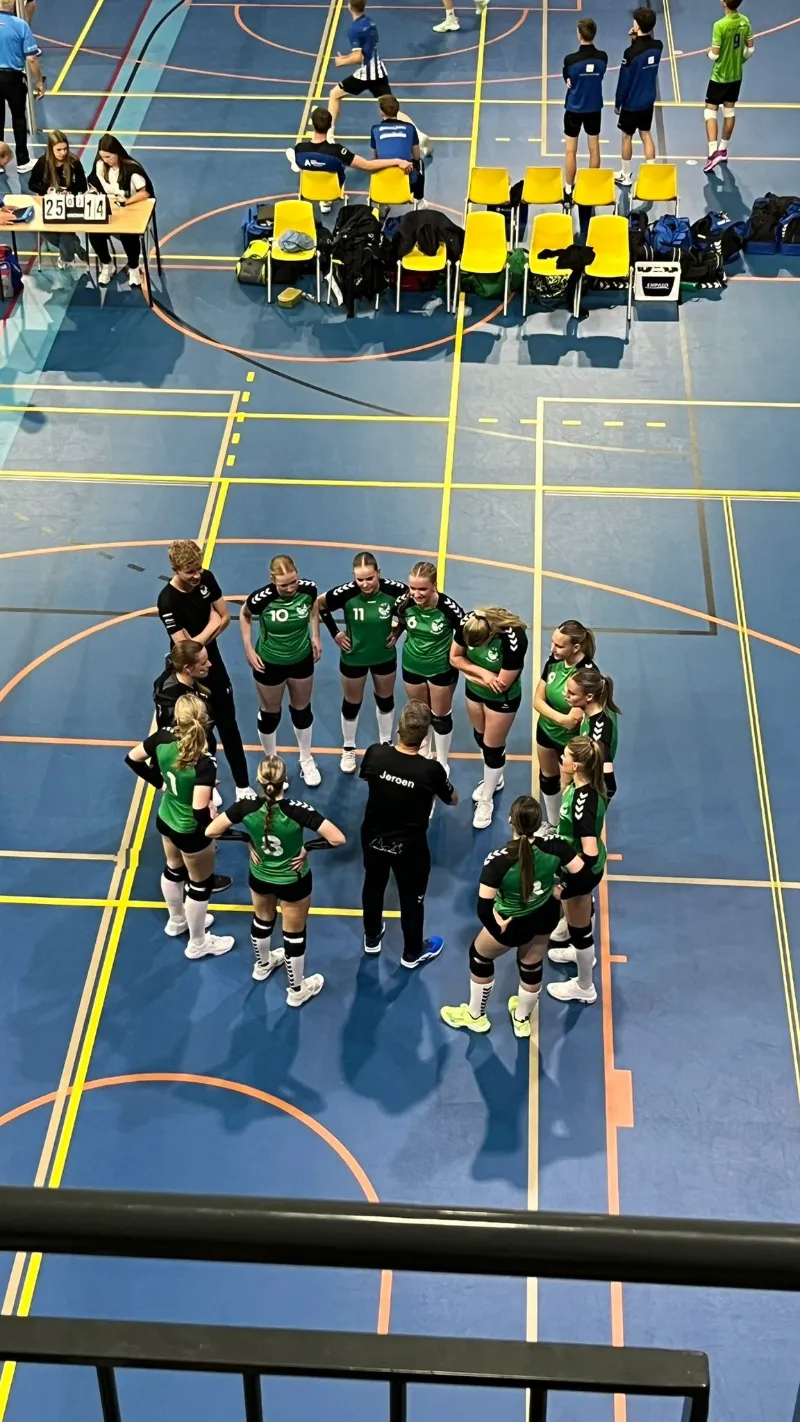 SV Loil Voleybol antrenman ortamı